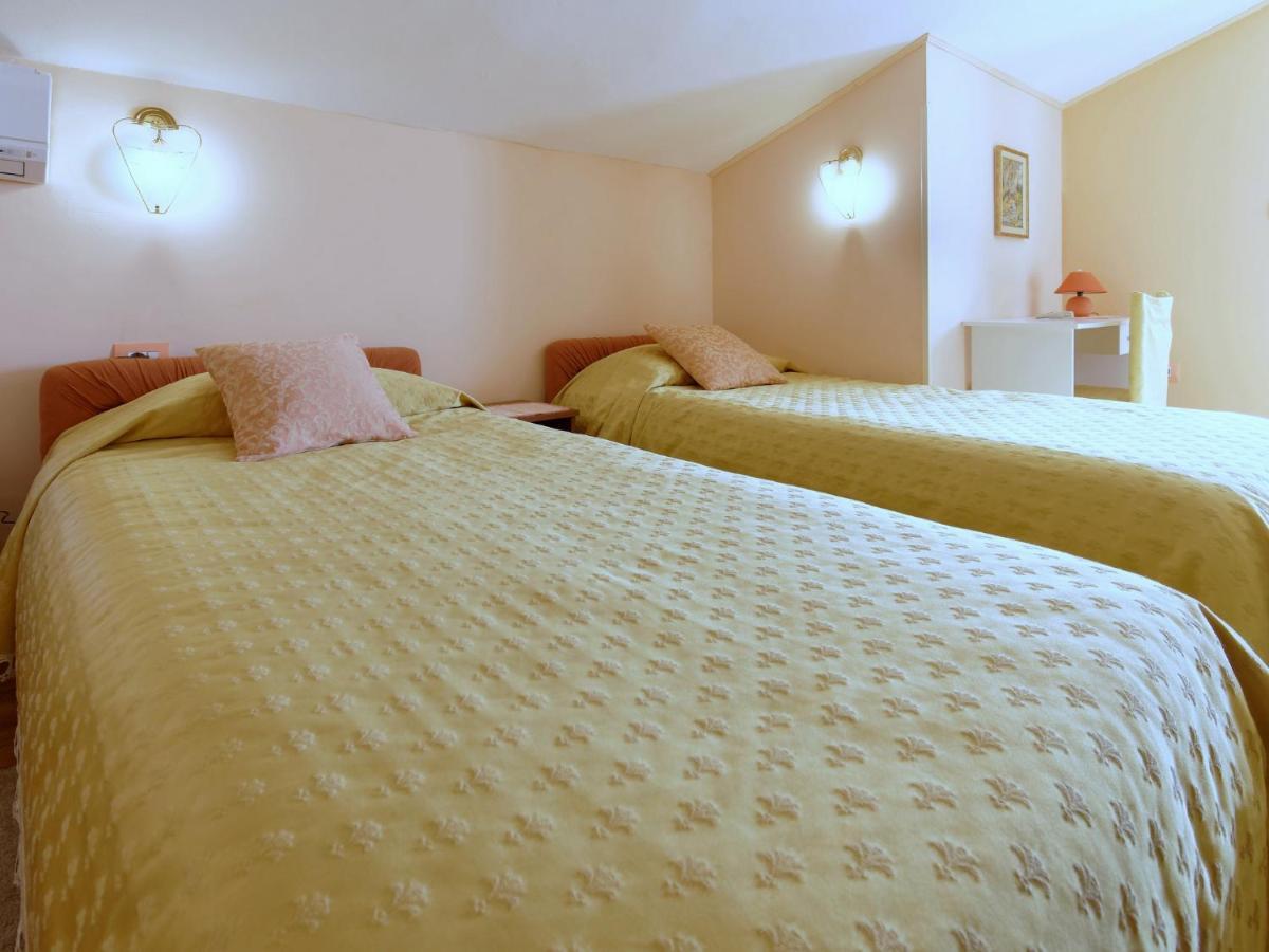Holiday Home Nevena By Rent Istria Buje Luaran gambar