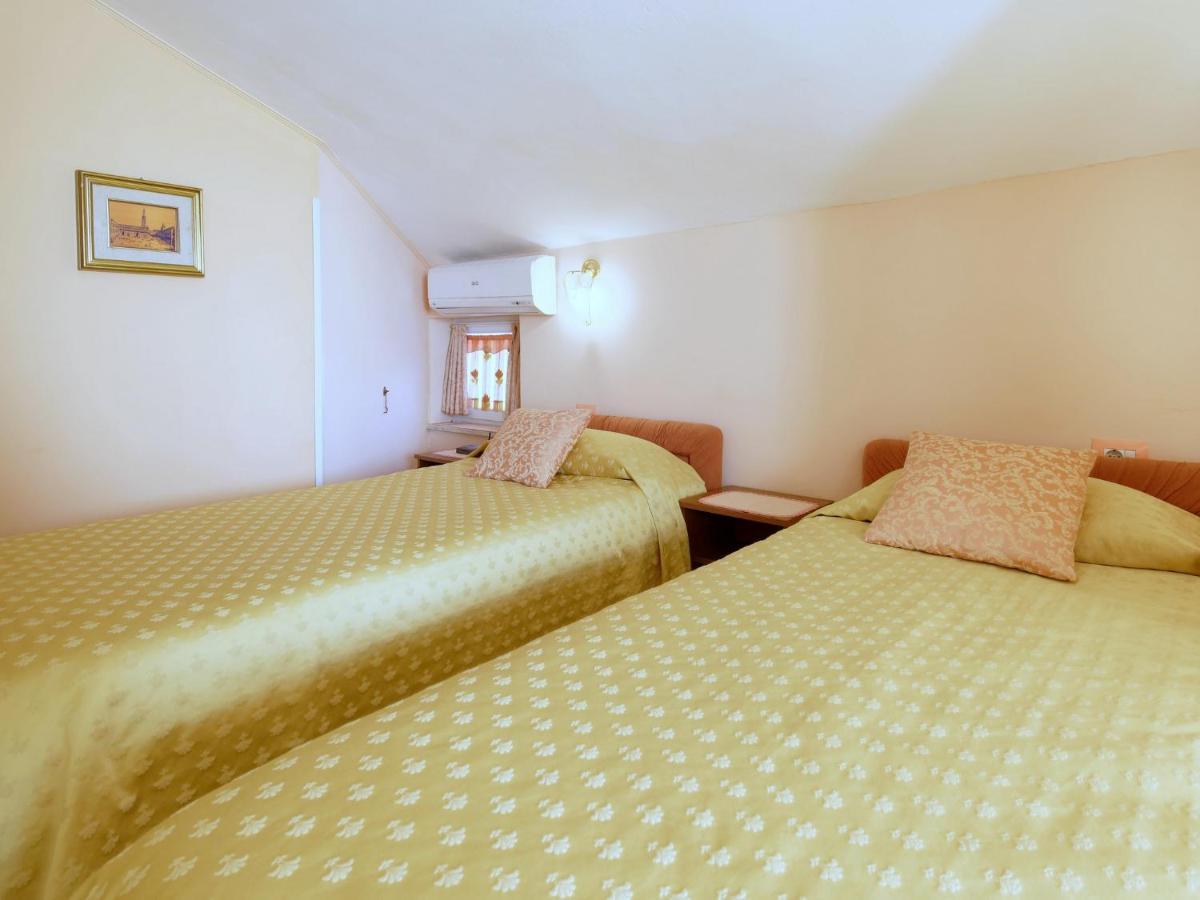 Holiday Home Nevena By Rent Istria Buje Luaran gambar
