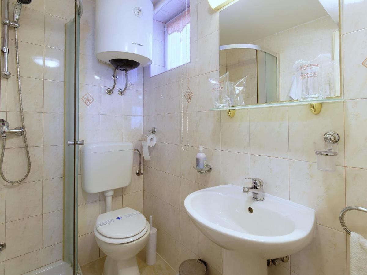 Holiday Home Nevena By Rent Istria Buje Luaran gambar