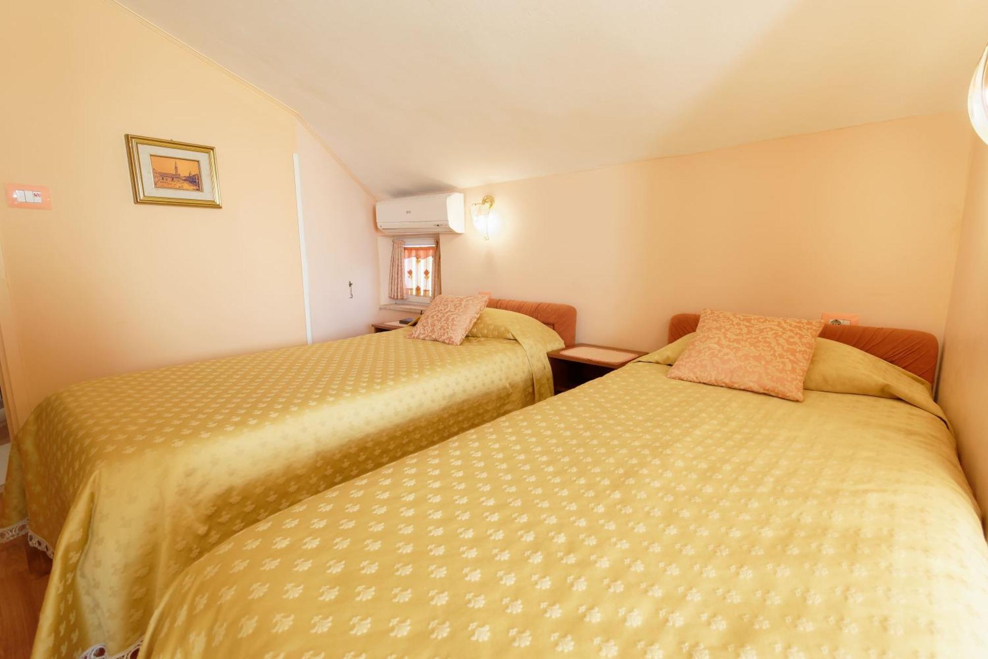 Holiday Home Nevena By Rent Istria Buje Bilik gambar