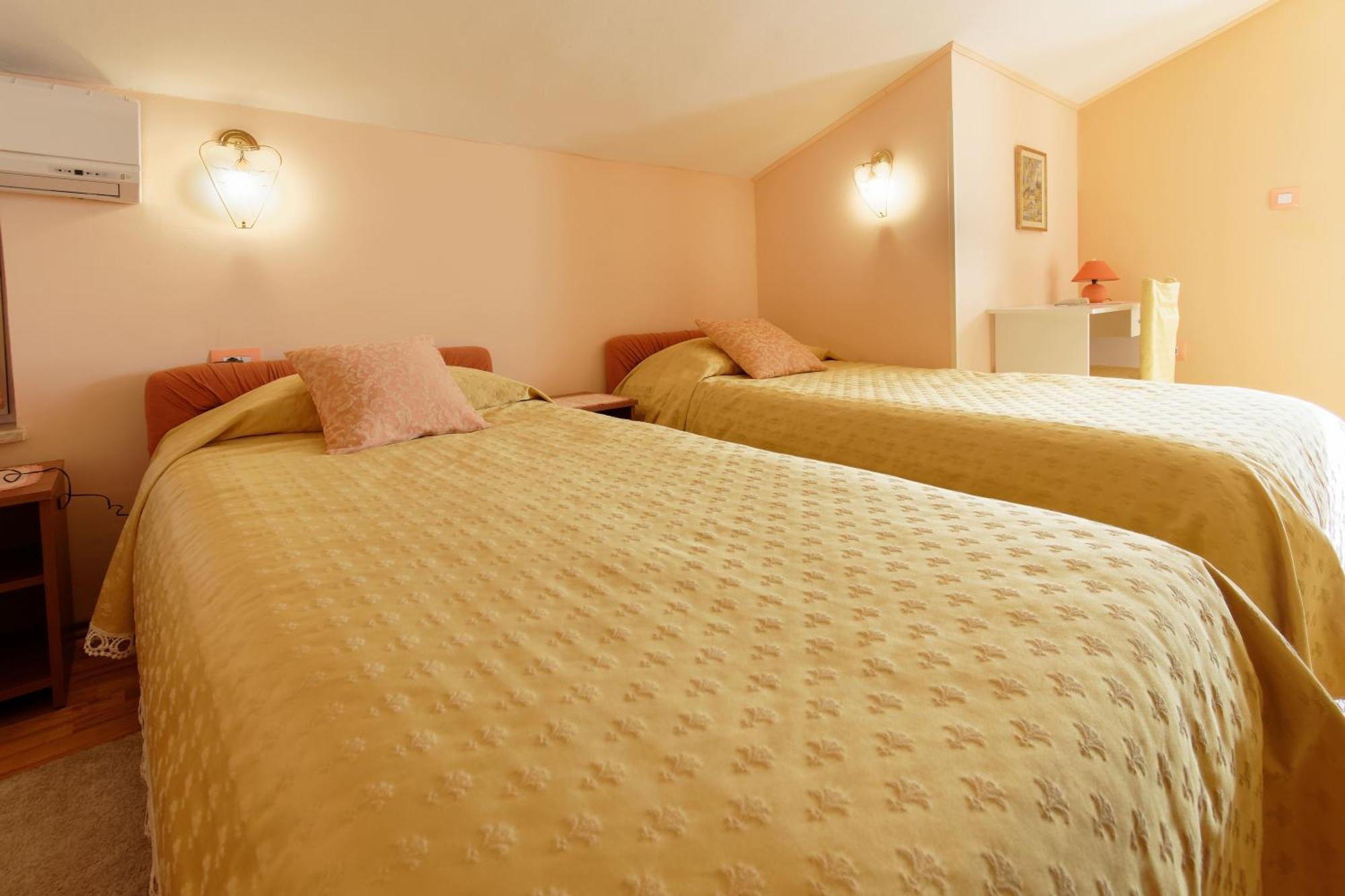 Holiday Home Nevena By Rent Istria Buje Bilik gambar